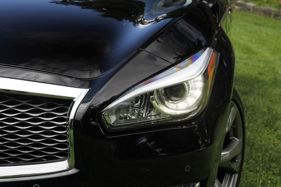  Infiniti Q70L 5.6 2015 года  (фото 14 из 27)